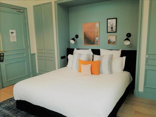 Double or Twin Room with View (main building)
