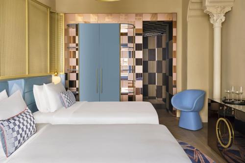 Deluxe Twin Room with Street View