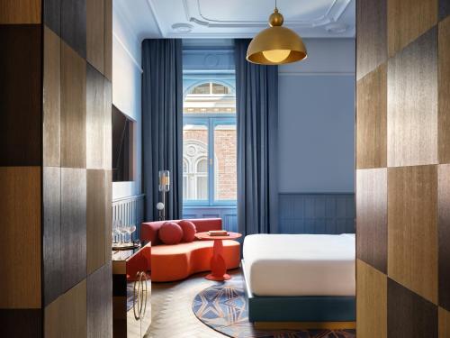 Deluxe King Room with Street View