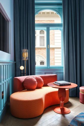 Deluxe King Room with Street View