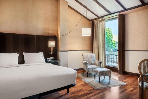 Superior King Room 