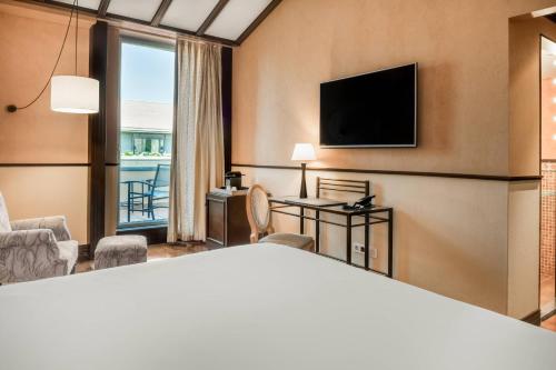 Superior King Room 