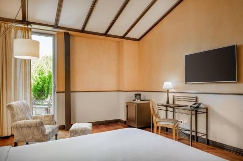 Superior King Room 