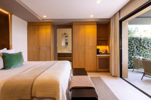 Deluxe Room with Sea View