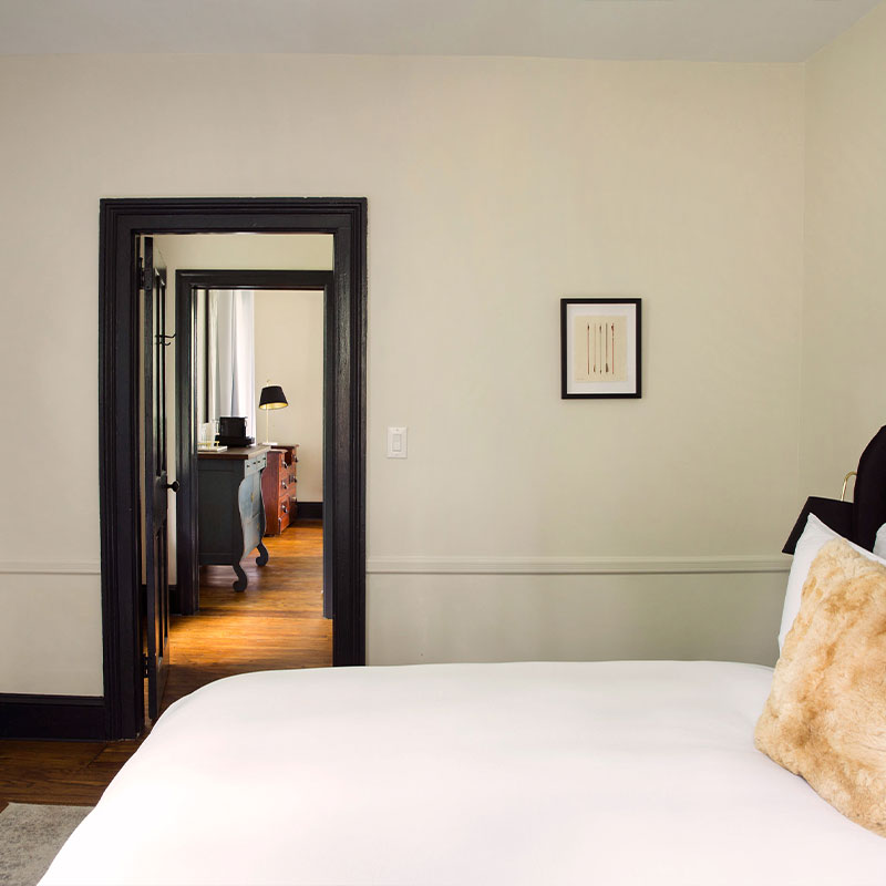 The Cottage - Three Queen Bedrooms