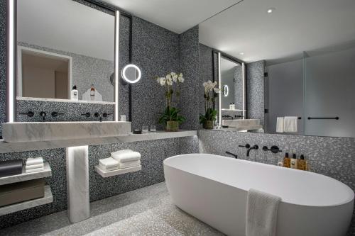 Skyline Double Room - High Floor/Hearing Accessible