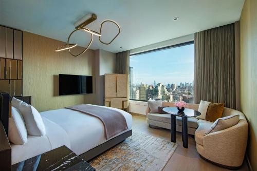 Manhattan King Room with Tub - High Floor/Mobility Accessible