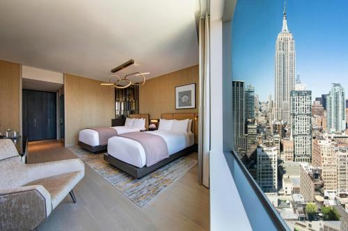 Empire State Club Double Room with Roll-In Shower - Club Level/Mobility/Hearing Accessible