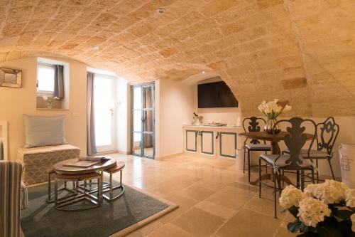 Suite with Hot Tub - Separate Building