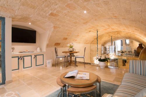 Suite with Hot Tub - Separate Building