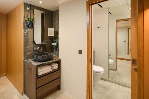 Double Room – ARTIST’S VISTA