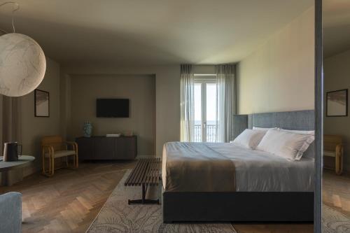 Deluxe Double Room with Balcony and Sea View