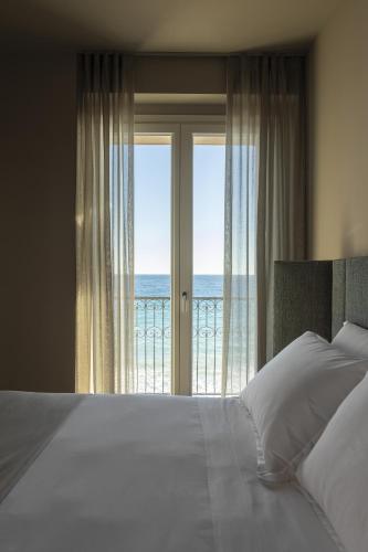 Deluxe Double Room with Balcony and Sea View