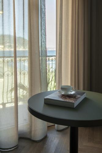 Deluxe Double Room with Balcony and Sea View