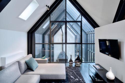 Paljas Loft Suite with Aquamoon Spa Shower and Bath