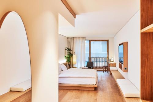 Large Junior Suite