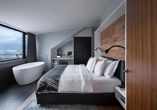 Suite with Panoramic Sea View