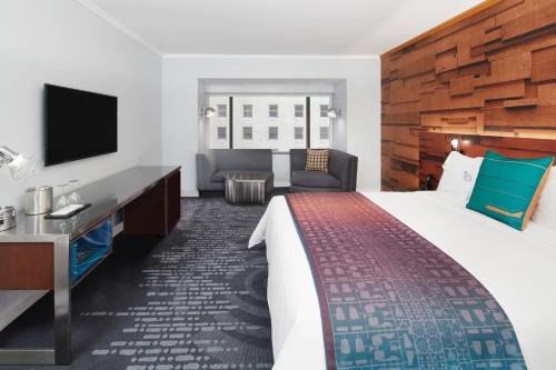Standard, Guest room, 1 King (Mobility Accessible w/ Tub)