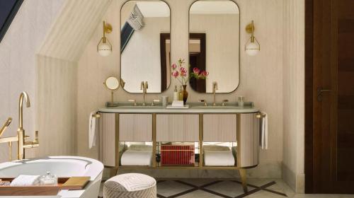 St. Peters Suite