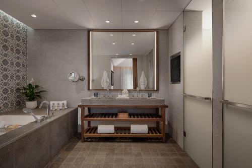 Valley Suite