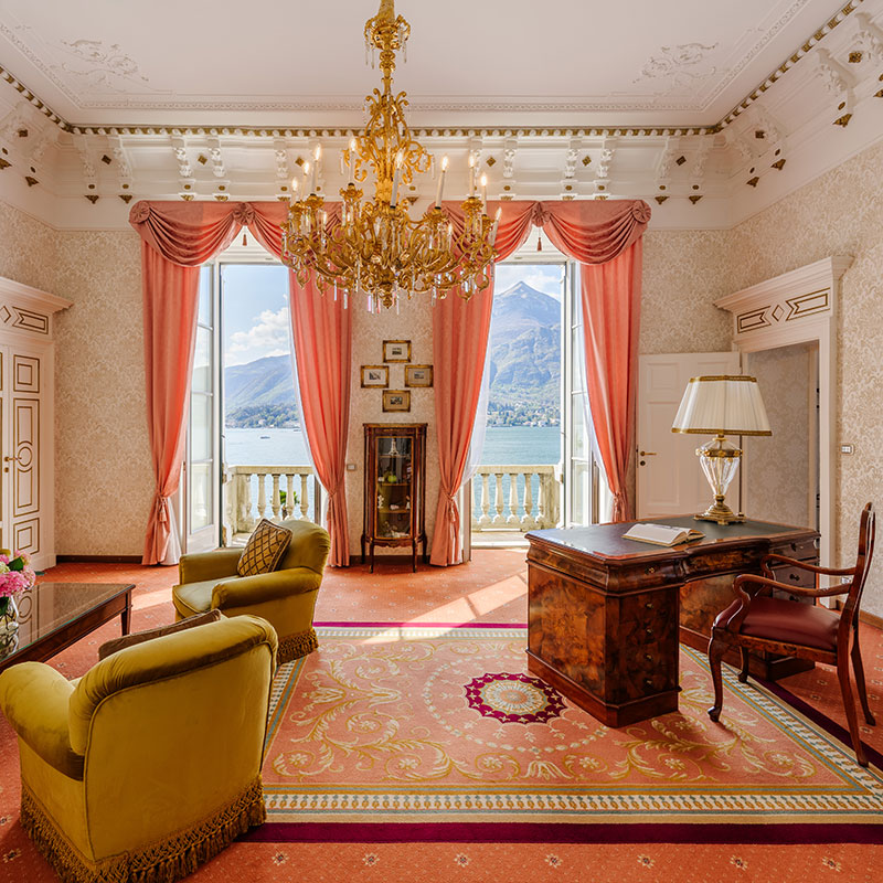 Queen of Sweden, Lake View and Balcony