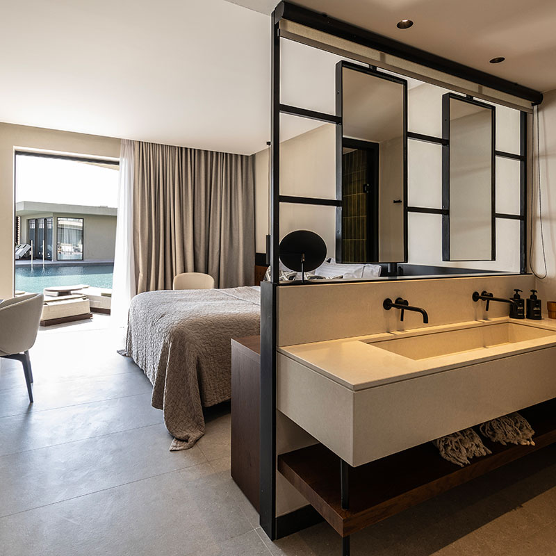 Superior Suite Swim Up Partial Sea View