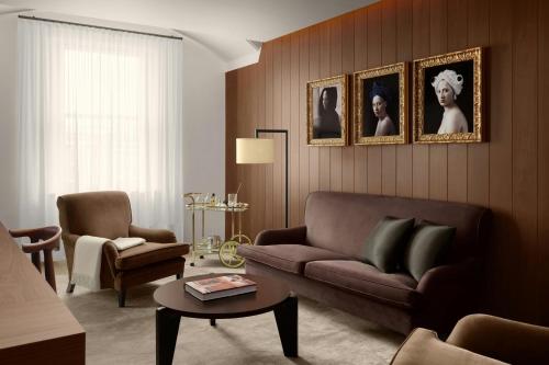 Newman One-Bedroom Queen Suite