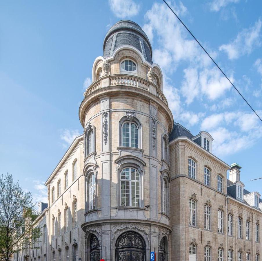 Sapphire House Antwerp, Autograph Collection