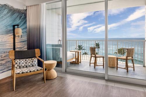 Premium King Room with Ocean Front Lanai - Top Floor/Mobility Accessible with Roll-In Shower