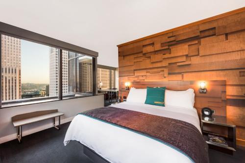 Superior Suite, Corner King, with City View - High Floor/Mobility/Hearing Accessible with Roll-In Shower