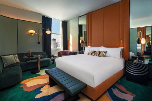 Superior Guest Room, 1 King, City View - Hearing Accessible
