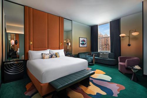 Premier Guest Room, 1 King, Park View- Mobility Accessible with Tub
