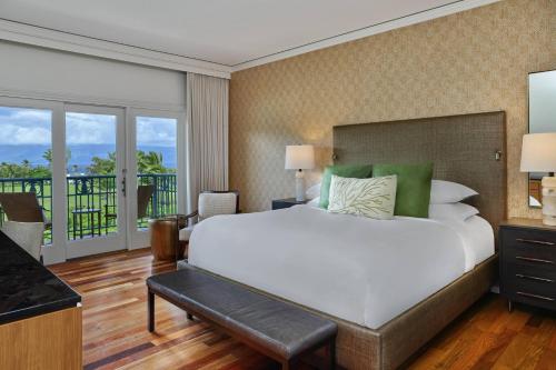 Deluxe King Room with Partial Ocean View - Hearing Accessible