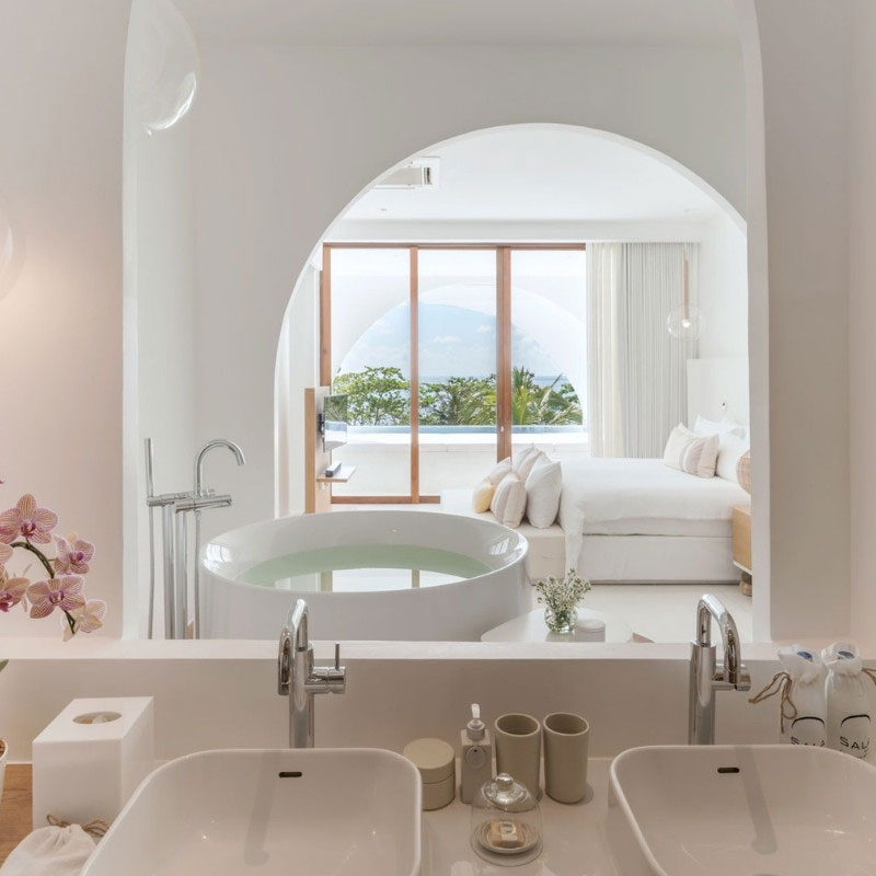 Oceanfront One Bedroom Pool Suite