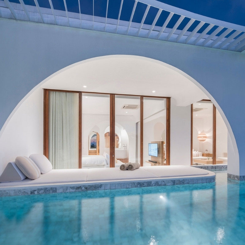 Oceanfront One Bedroom Pool Suite