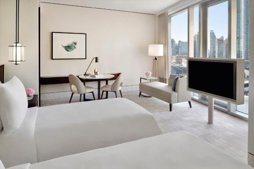 Premier Room Twin  – Exclusive Access to Level 54 Infinity Pool