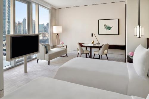 Premier Room Twin  – Exclusive Access to Level 54 Infinity Pool