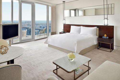 Junior Suite - Exclusive Access to Level 54 Infinity Pool