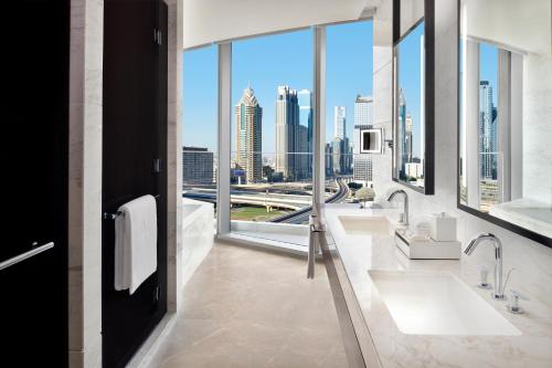Junior Suite - Exclusive Access to Level 54 Infinity Pool