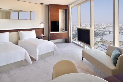 Premier Twin Burj Khalifa View Room – Exclusive Access to Level 54 Infinity Pool