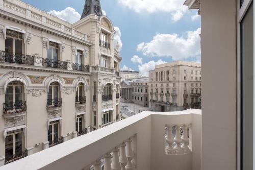 Premium Cortes View Guest room with 1 King Bed