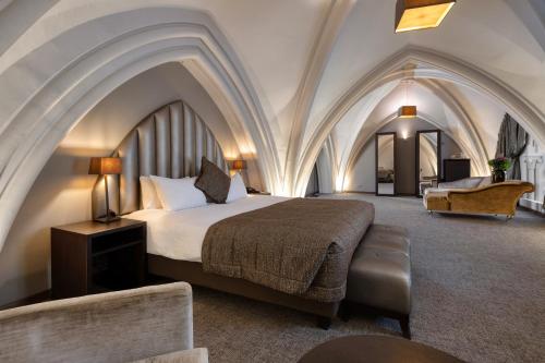 Deluxe Junior Suite in Church area