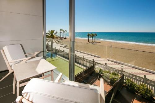 Premium Beachfront Contemporary Twin Room