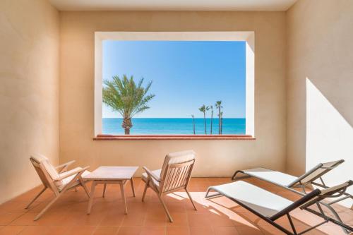 Grand Premium Beachfront Historic King Room