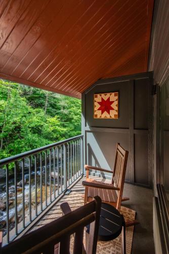 Majestic Glen with Fireplace