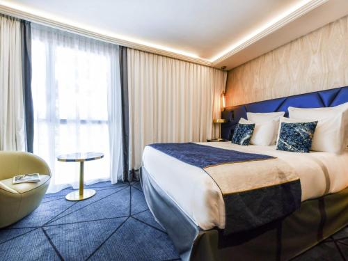 Deluxe King Room with Balcony - Land Side