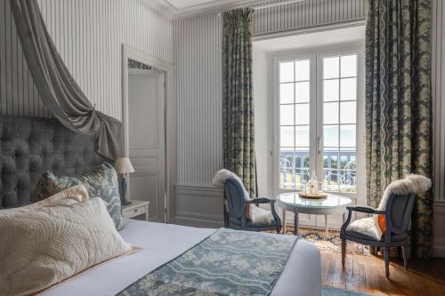 Deluxe Room at the Chateau