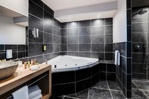 Luxe Suite with Mountain View - Maison des Ecureuils (annex)