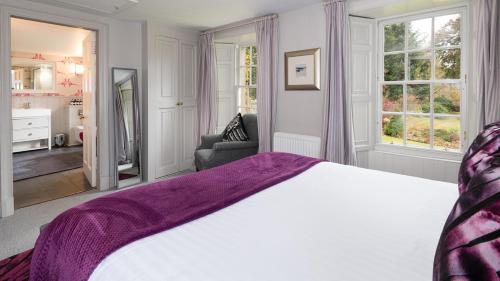 Governess Mansion House Room