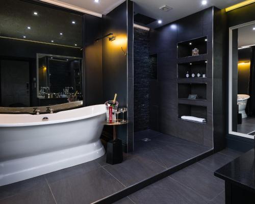 Estate Suite Mansion House
